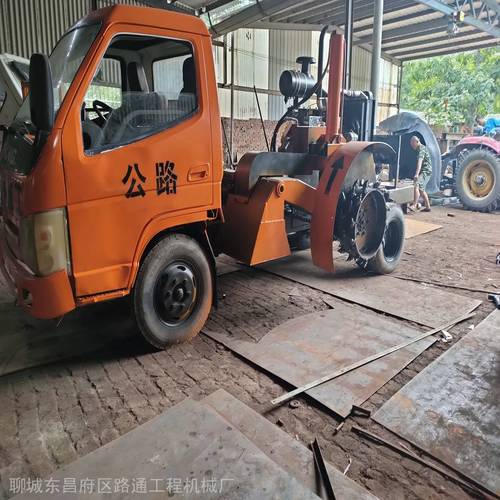 大型路沿石開(kāi)溝機(jī)型號(hào)路邊石開(kāi)槽機(jī)制造廠路面開(kāi)挖機(jī)械