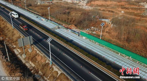 全球首條光伏公路現身濟南 汽車可邊跑邊充電